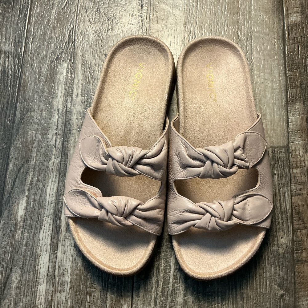 Vionic Women's Cream Knotted Slide Sandals Size 7.5 Wide